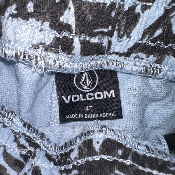 Volcom size 4t 2-sets - Picture 6 of 10